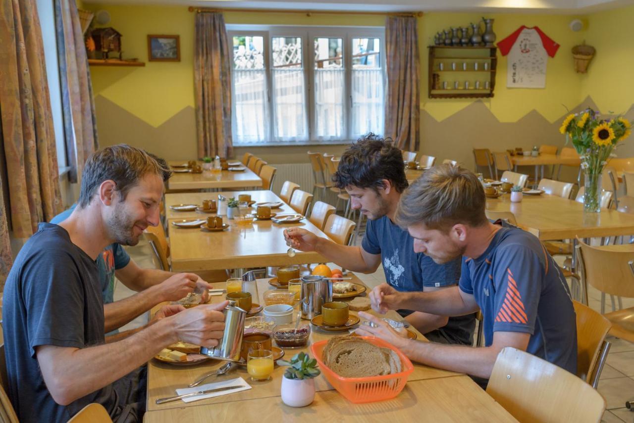 Touristenheim Bergfreude Leukerbad Bagian luar foto